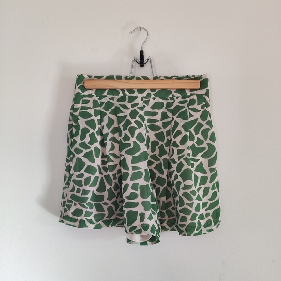 Dynamite Green Giraffe Print 2 Piece Set - Picture 6 of 8
